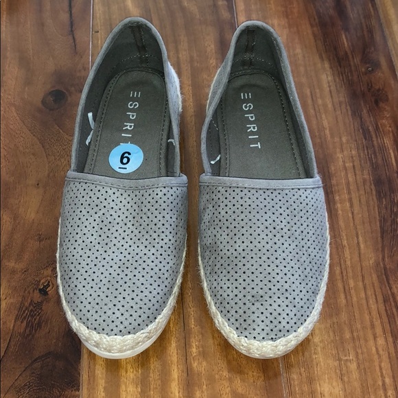 Shoes - Picture 2 of 5